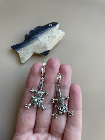 Серебряные серьги «Караул»