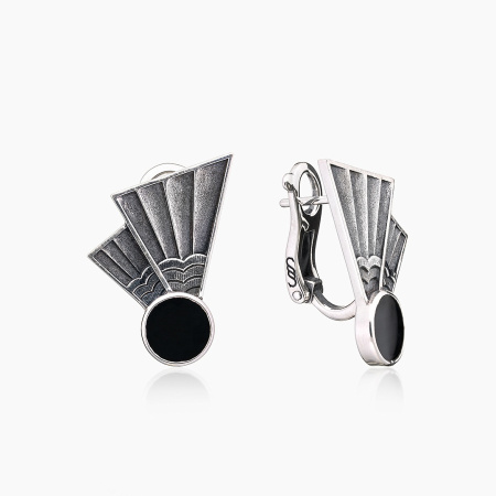 Серьги из серебра с камнем оникс