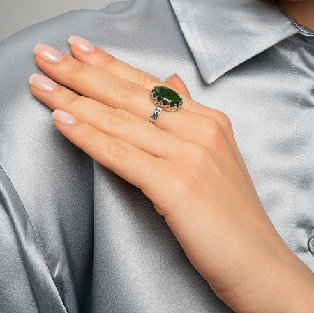 Серебряное кольцо с камнем нефрит