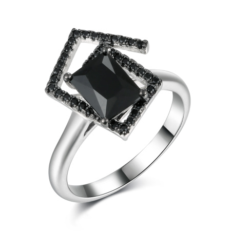 Кольцо из серебра со шпинелью