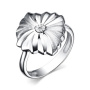Серебряное кольцо с брилиантом «Цветок»