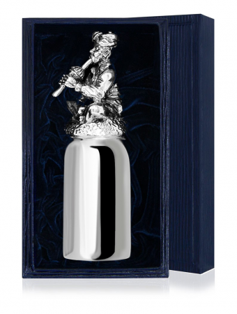 Серебряная рюмка «Заклинатель змей» с чернением