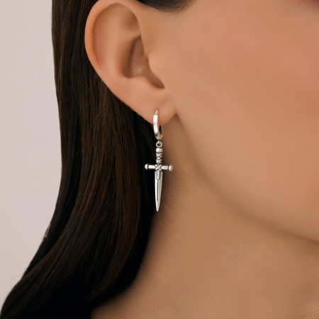 Серьга из серебра «Кинжал»