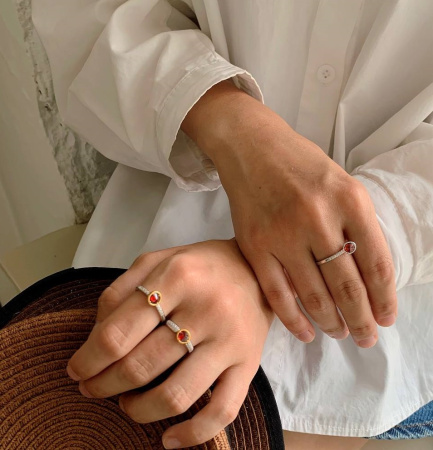 Серебряное кольцо с финаитами «Шиповник»