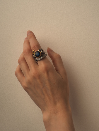 Кольцо из серебра с лабрадором и позолотой