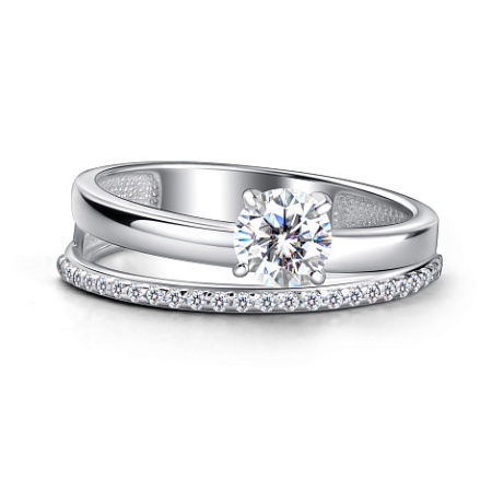 Кольцо из серебра с фианитами