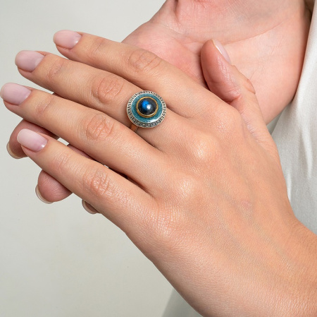 Кольцо из серебра с лабрадором