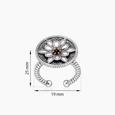 Кольцо из серебра с камнем гранат