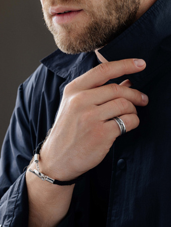 Серебряное кольцо с бриллиантом