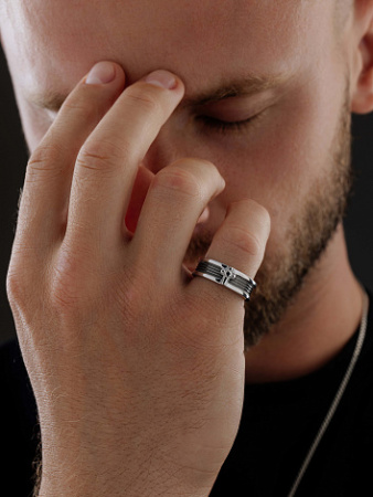 Серебряное кольцо с бриллиантом «Крест»