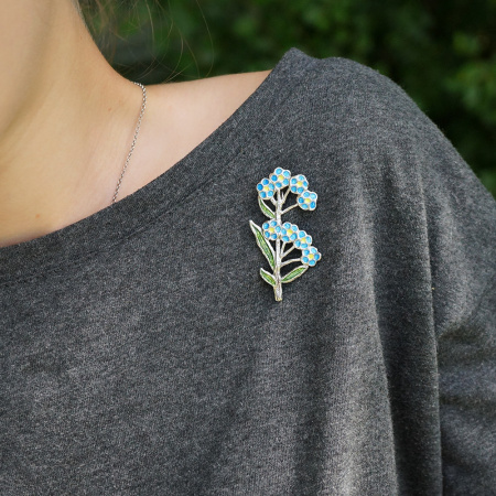 Серебряная брошь с эмалью «Незабудка»