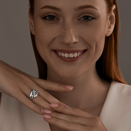 Серебряное кольцо с топазами