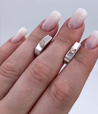 Серьги из серебра с бриллиантом