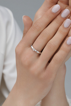 Серебряное кольцо с бриллиантом