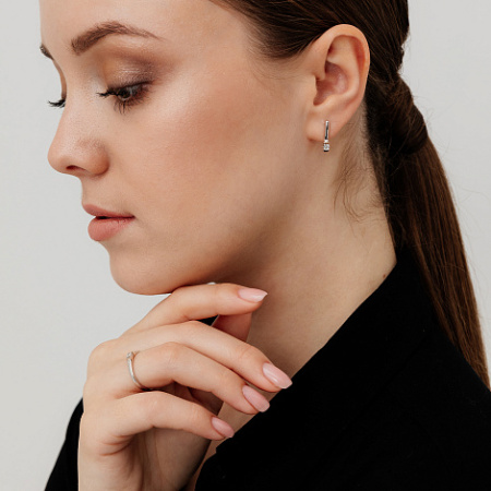 Серебряные серьги с бриллиантом