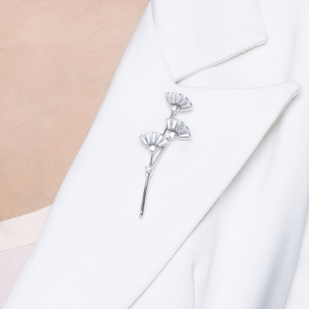 Брошь из серебра с фианитами