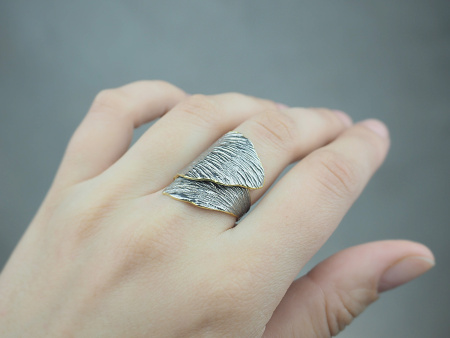 Серебряное кольцо с позолотой «Лист»