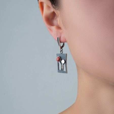 Серебряные серьги с прессованным кораллом