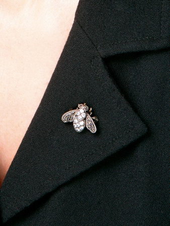 Серебряная брошь «Мушка» с марказитами Swarovski и фианитами
