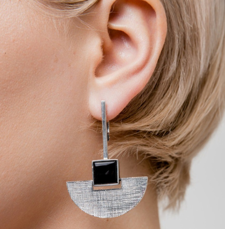 Серебряные серьги с ониксом «Веер»