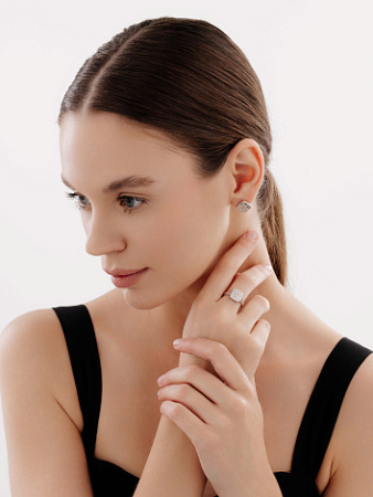 Серьги из серебра с бриллиантом