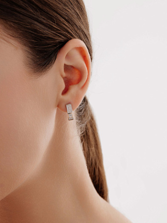 Серебряные серьги с бриллиантом