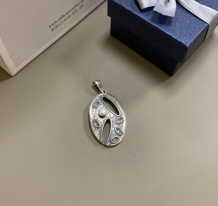 Подвеска из серебра с жемчугом