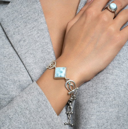 Браслет из серебра с камнем ларимар