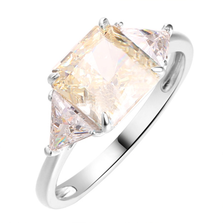 Кольцо из серебра с фианитами