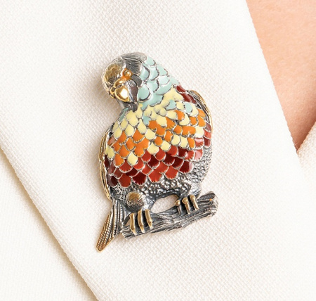 Серебряная брошь с эмалью «Попугай Ара»