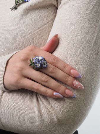 Кольцо из серебра с эмалью «Фиалка»