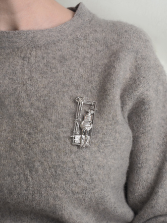 Серебряная брошь