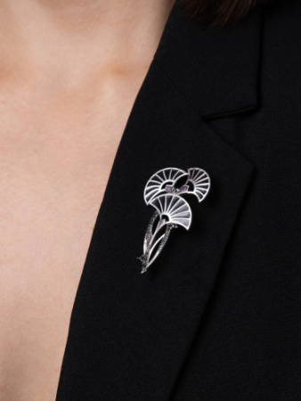 Серебряная брошь с фианитами и эмалью «Цветы»