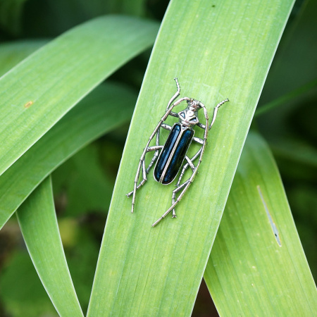 Серебряная брошь с эмалью «Жук-дровосек»