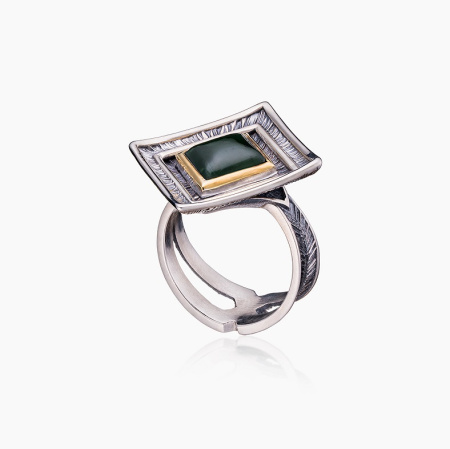 Cеребряное кольцо с камнем нефрит