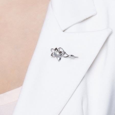 Брошь из серебра с фианитом