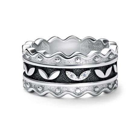 Кольцо из серебра с фианитами