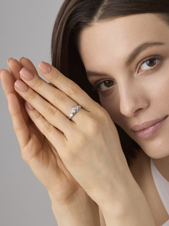 Кольцо из серебра с фианитами