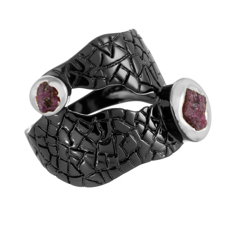Серебряное кольцо с корундом