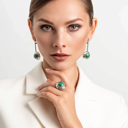 Кольцо из серебра с малахитом