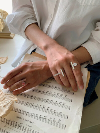 Кольцо из серебра с фианитом