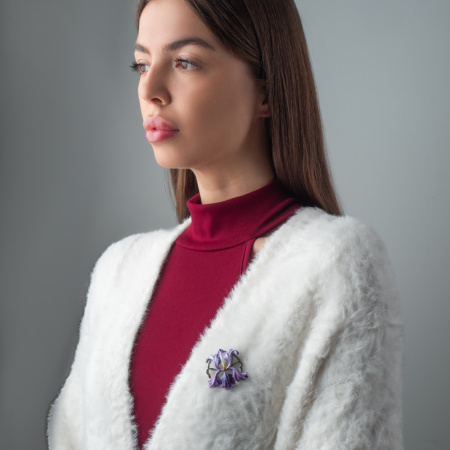 Серебряная брошь «Лилия» с эмалью