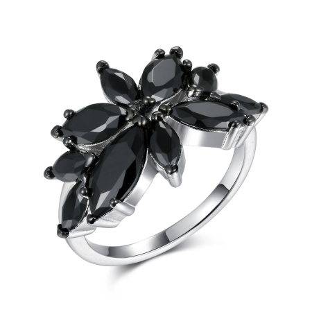 Кольцо из серебра со шпинелью