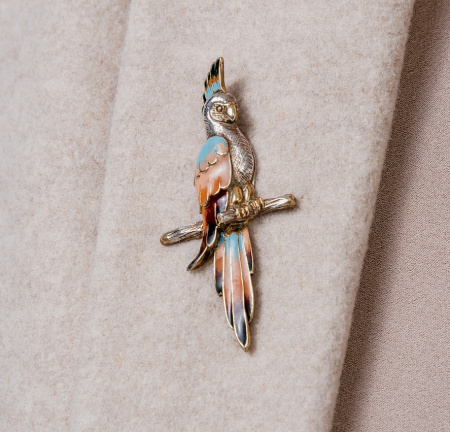 Брошь из серебра с эмалью «Попугай»