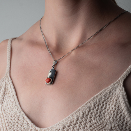 Подвеска из серебра с кораллом