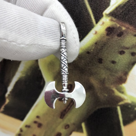 Серебряный кулон «Секира»