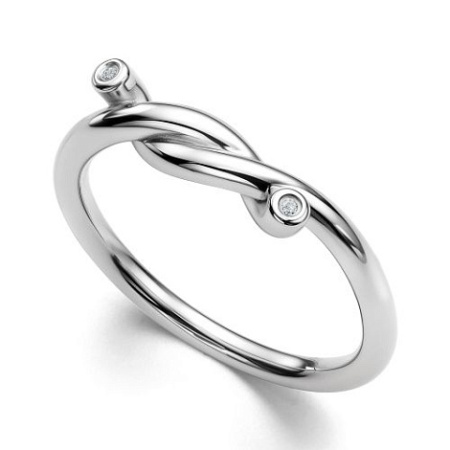 Серебряное кольцо с бриллиантом