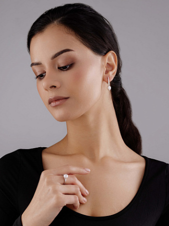 Серебряное кольцо с жемчугом и бриллиантом