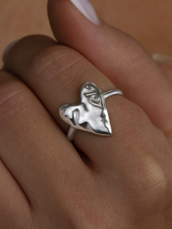 Кольцо из серебра «Сердце»