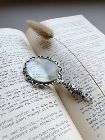 Сувенир-подвеска из серебра «Лупа с узорами»